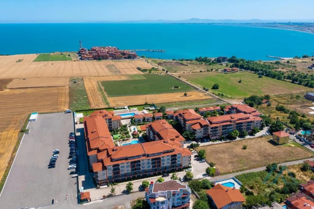2 - izbový apartmán s 2 balkónmi v atraktívnom komplexe Chateau Aheloy, 200m od mora, Bulharsko - 1