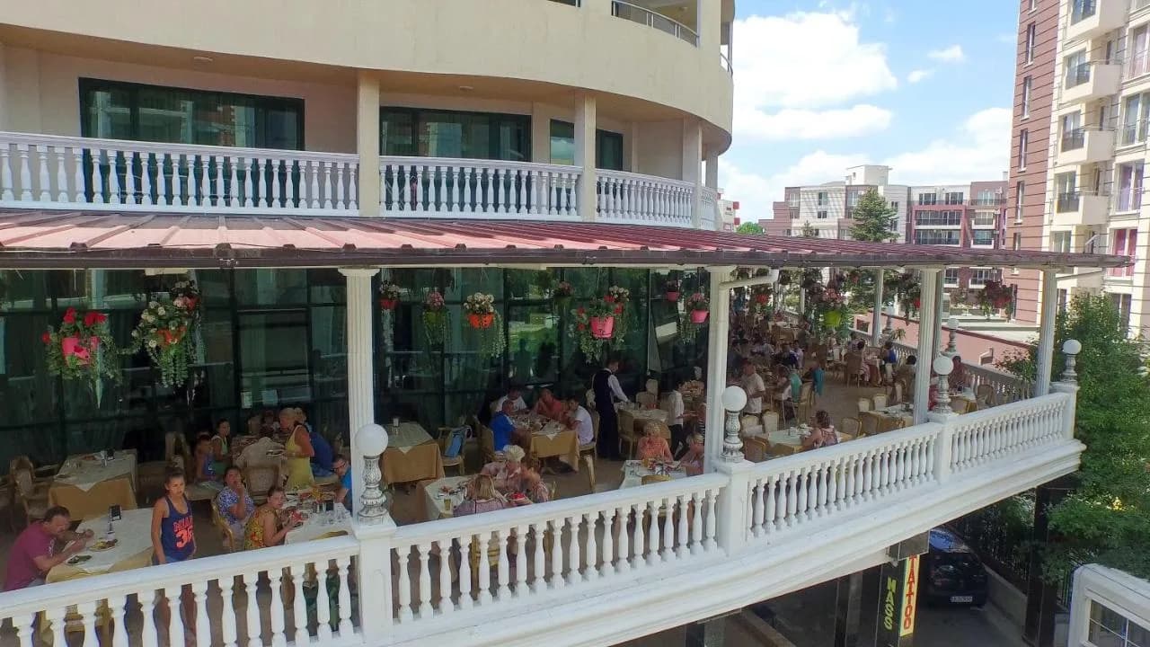 Large 2 bedroom apartment with 2 bathrooms with sea view in 4* Miramar Palace, 70m from the sea, Sunny Beach, Bulgaria - 3