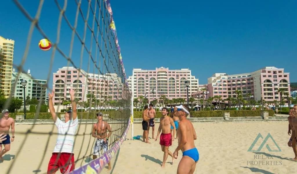 Apartment in the luxurious 4* DIT Majestic Beach Resort complex, first line by the sea, Sunny Beach - 1