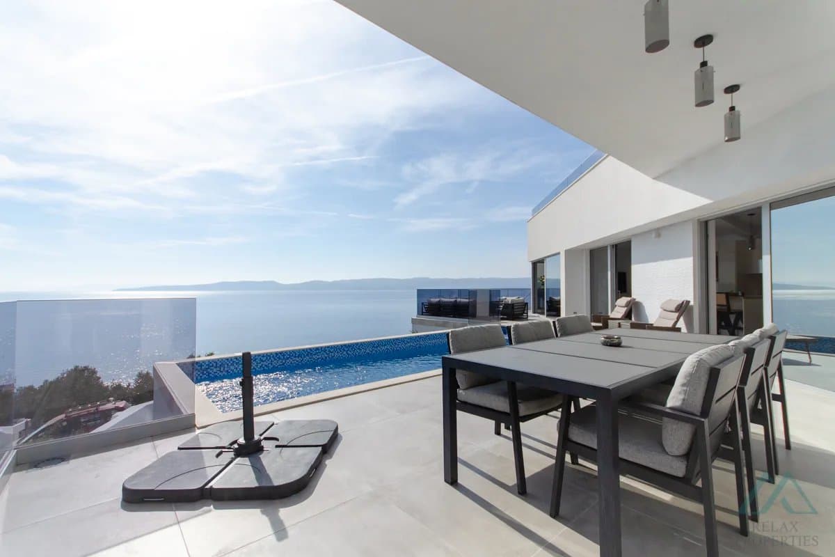 Vila s panoramatickým výhľadom na more a infinity bazénom, 70m od mora, Omiš – Dalmácia - 5