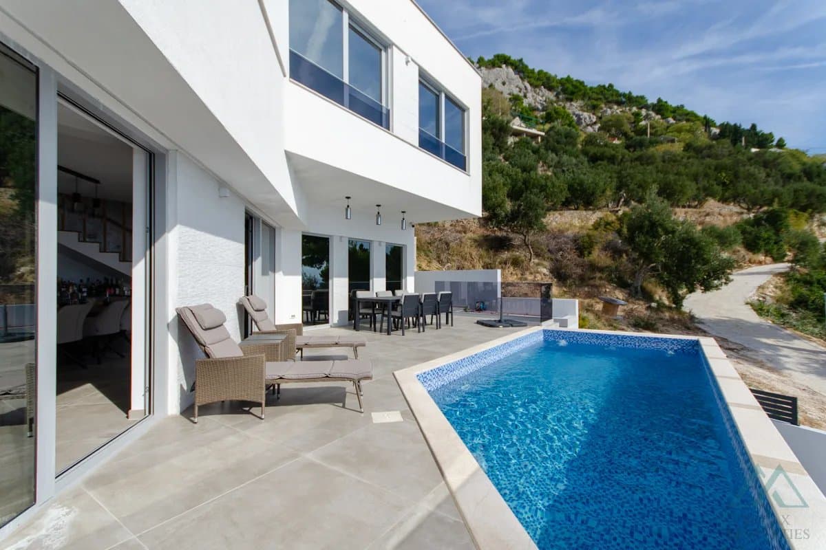 Vila s panoramatickým výhľadom na more a infinity bazénom, 70m od mora, Omiš – Dalmácia - 4