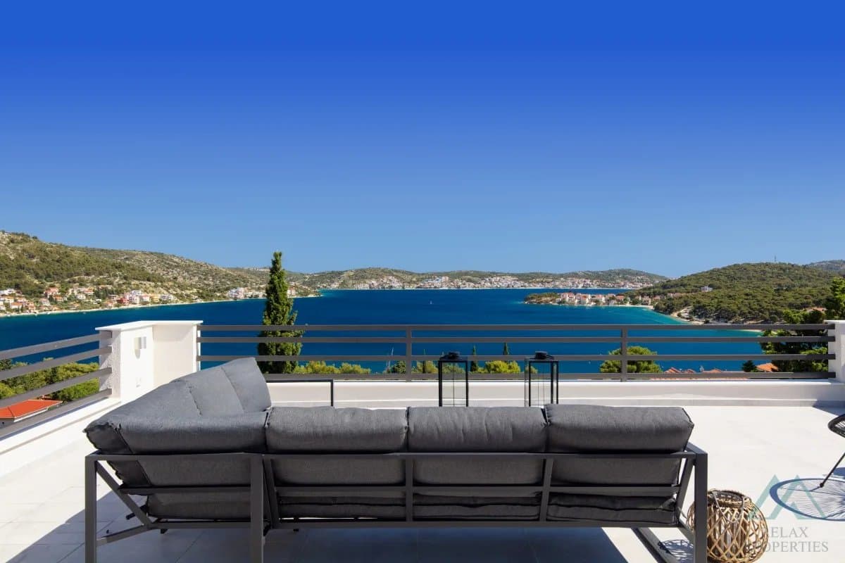 Moderný dom blízko pláže, 150m od mora, Rogoznica – Dalmácia - 1