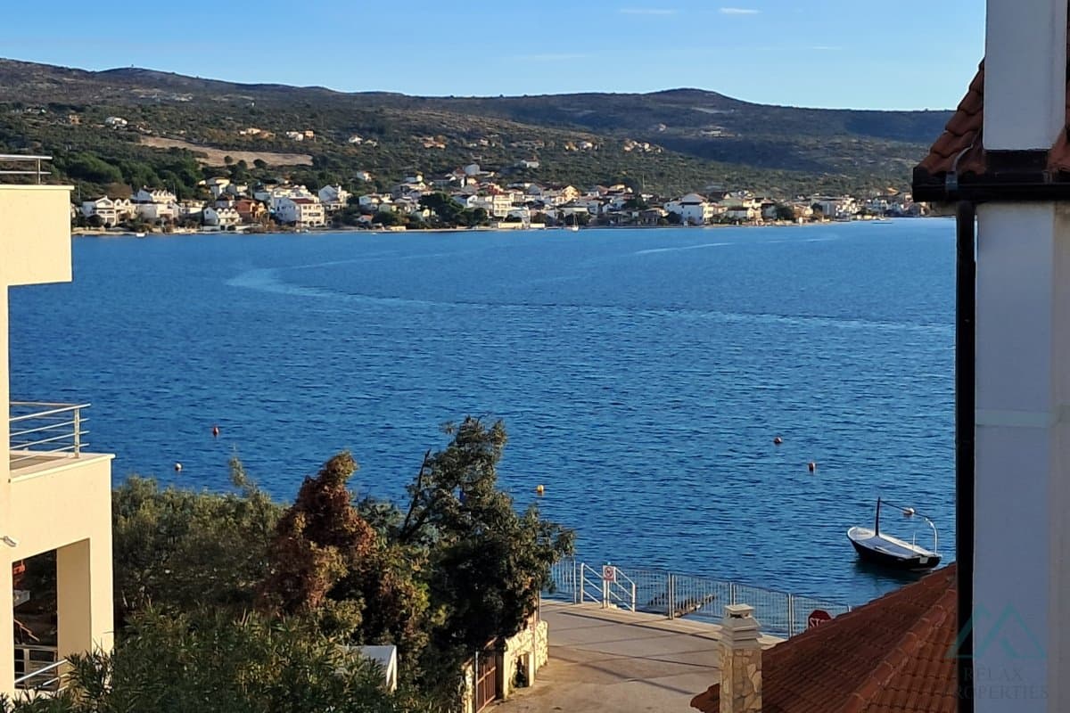 3-izbový apartmán pri pláži s výhľadom na more, Rogoznica – Dalmácia - 1