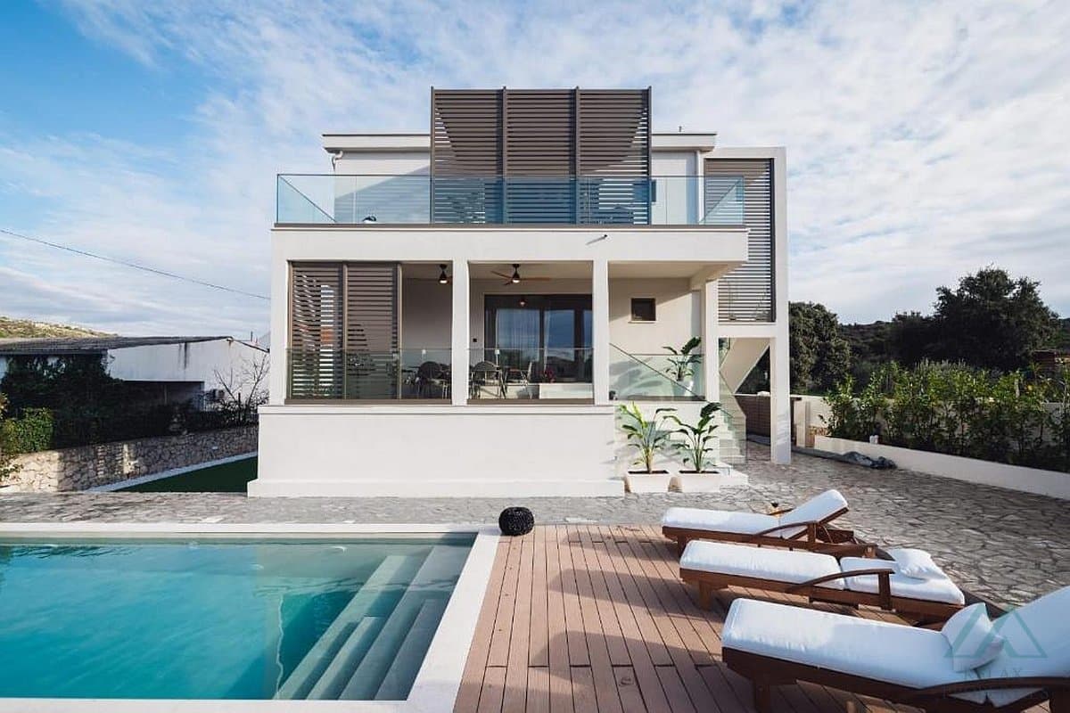 Vila s dvoma apartmánmi a bazénom, Rogoznica – Dalmácia - 2