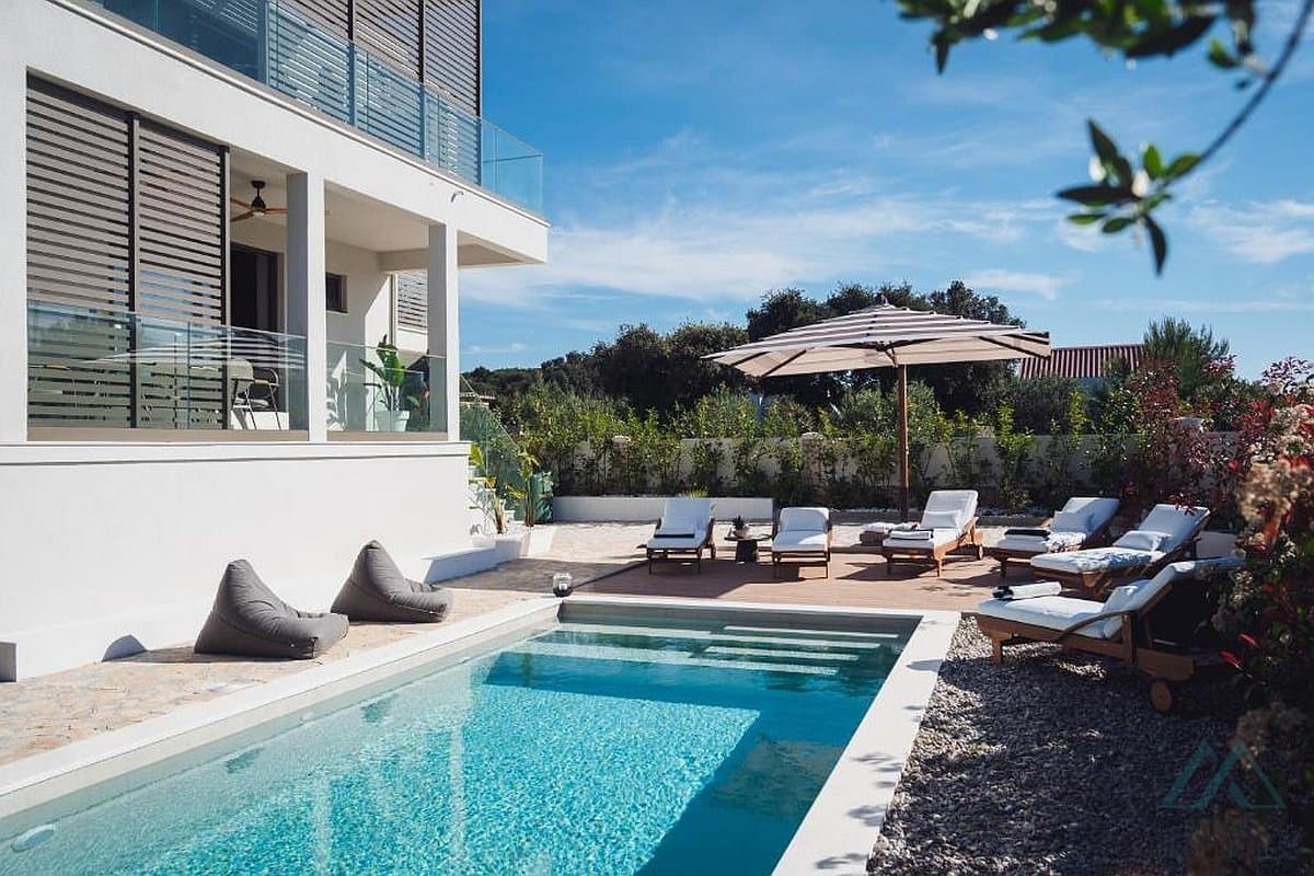 Vila s dvoma apartmánmi a bazénom, Rogoznica – Dalmácia - 1