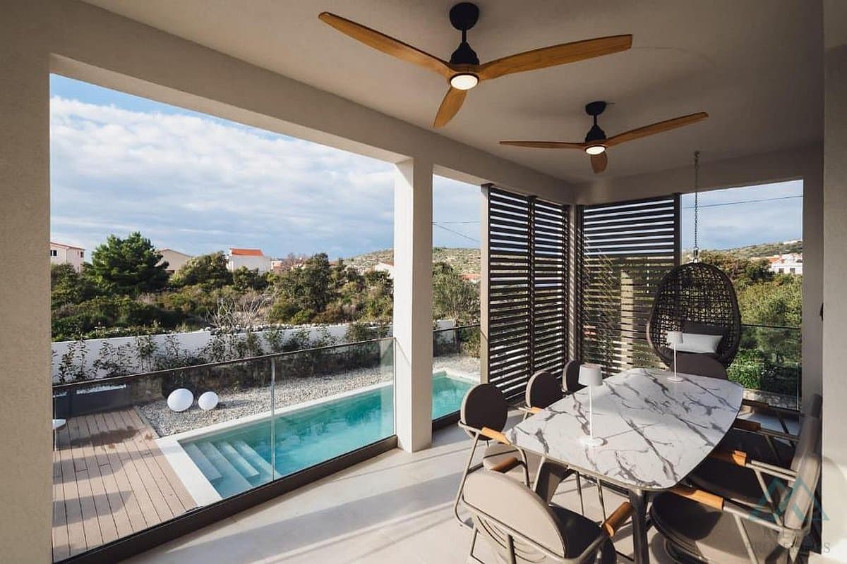 Vila s dvoma apartmánmi a bazénom, Rogoznica – Dalmácia - 4