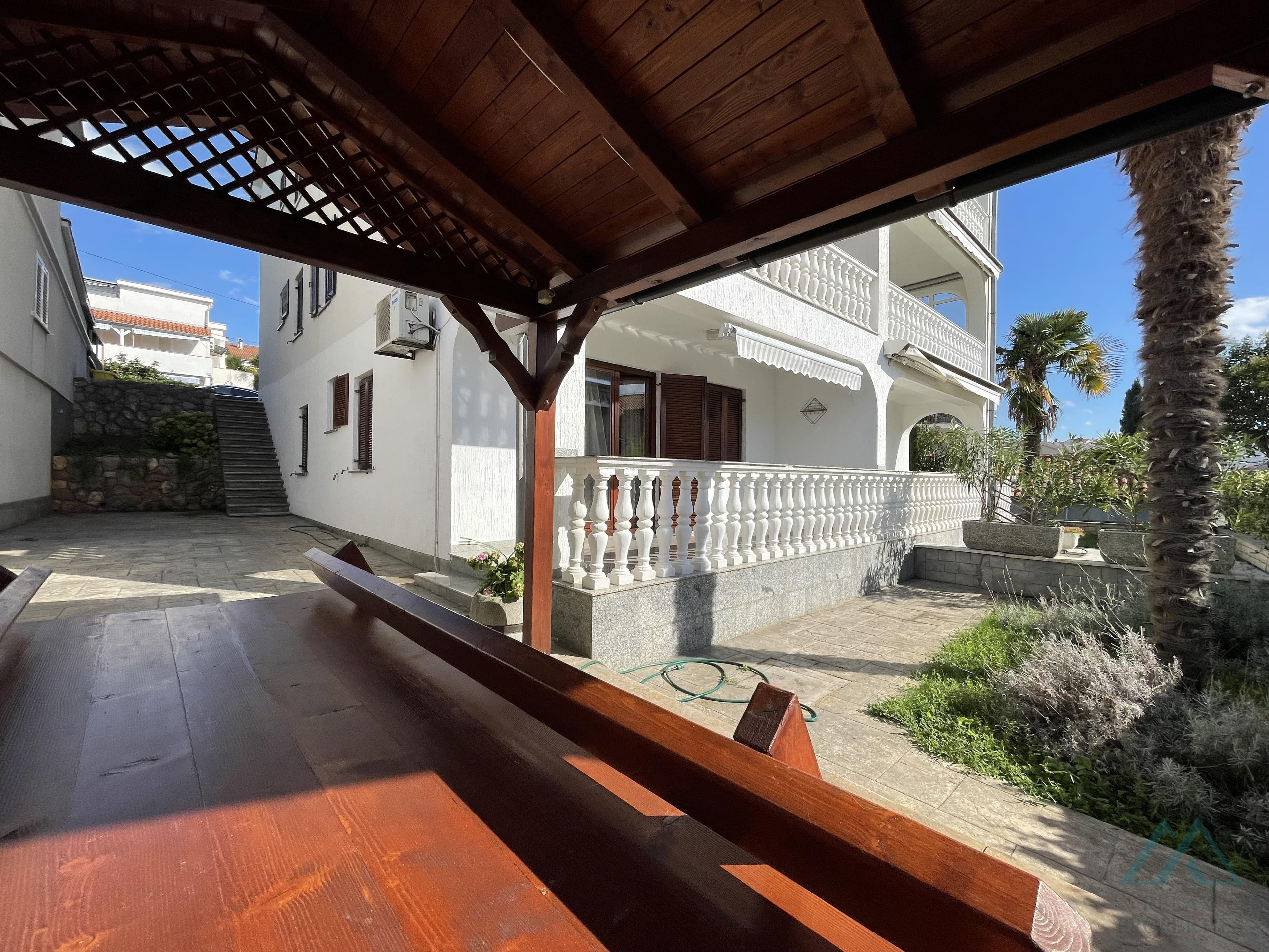 2-izbový apartmán so záhradou, ostrov Krk – Malinska, 350m od mora - 1