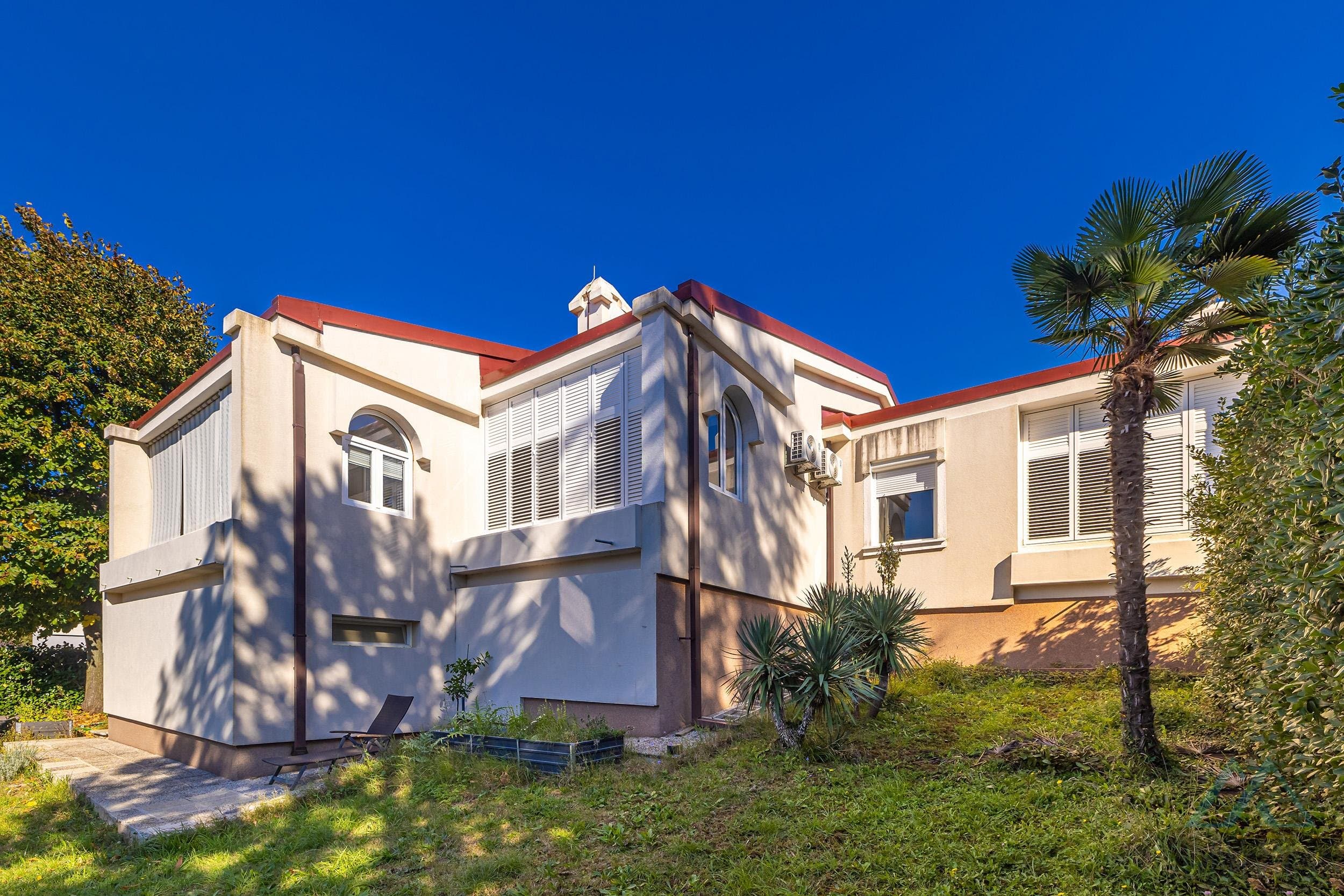 Dom s výhľadom na more a záhradou, 400m od mora, Njivice, ostrov Krk - 1