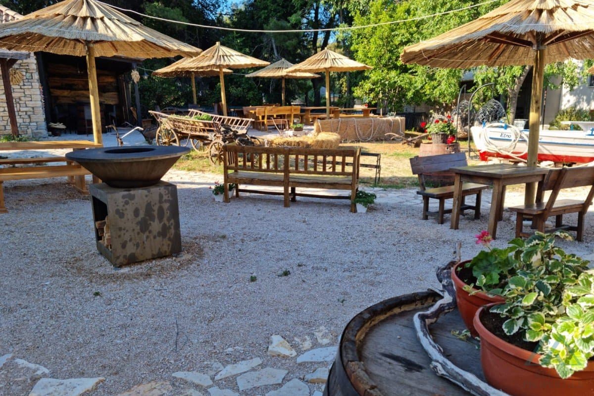 Turistický komplex pri mori – etno dedinka, Vodice, prvá línia pri mori - 4