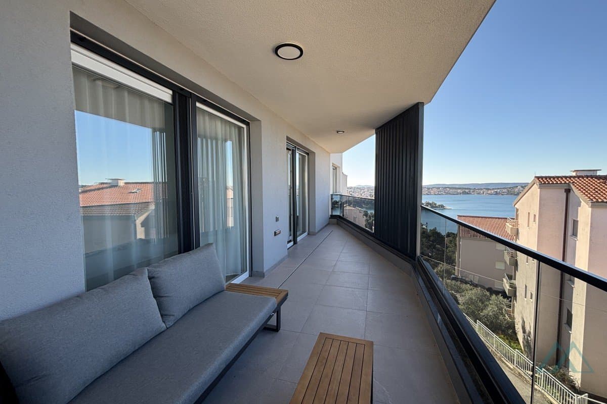 3-izbový penthouse s výhľadom na more a strešnou terasou – Trogir, Čiovo - 1