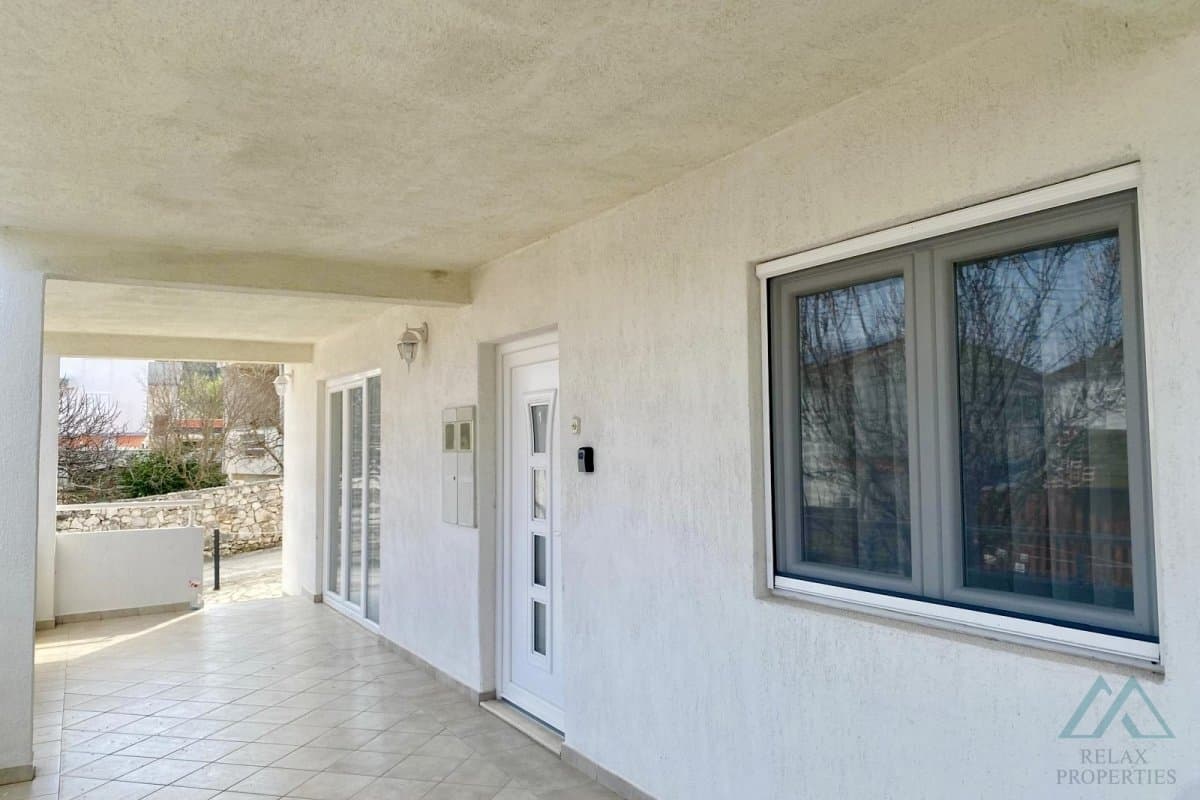 Samostatne stojaci dom blízko mora s dvoma apartmánmi – ostrov Čiovo, Slatine, investičná príležitosť - 3