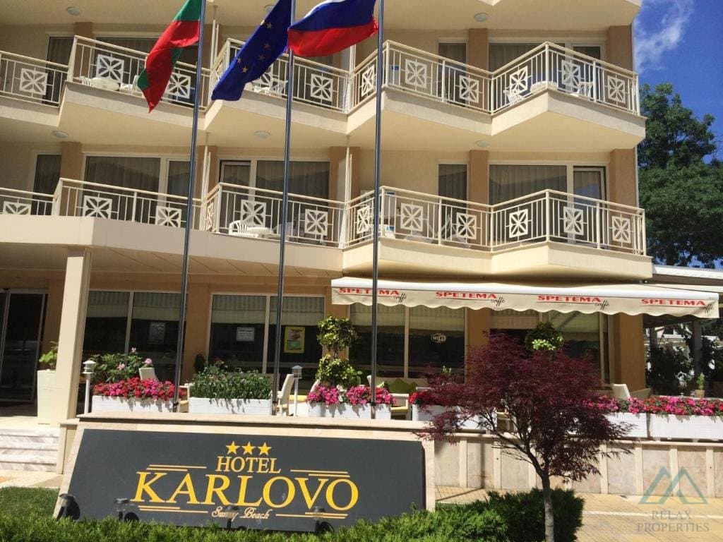 3-izbový apartmán s výhľadom na bazén – Hotel Karlovo, Slnečné pobrežie, len 150 m od pláže - 1