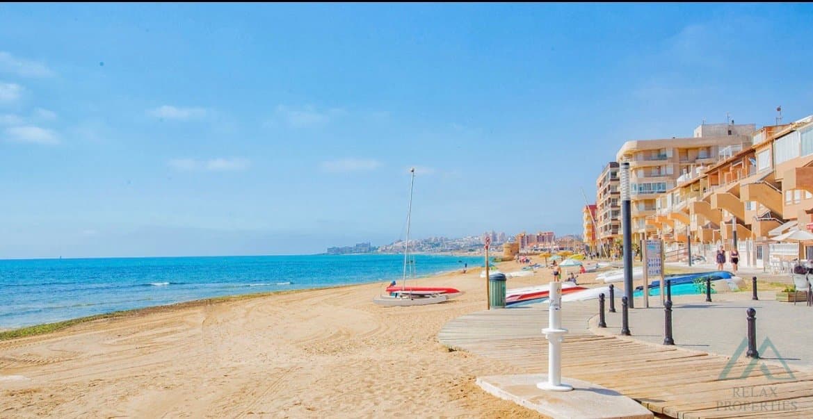 Apartmán v La Mata – Torrevieja, 250 m od pláže, komunitný bazén, investičná príležitosť - 1