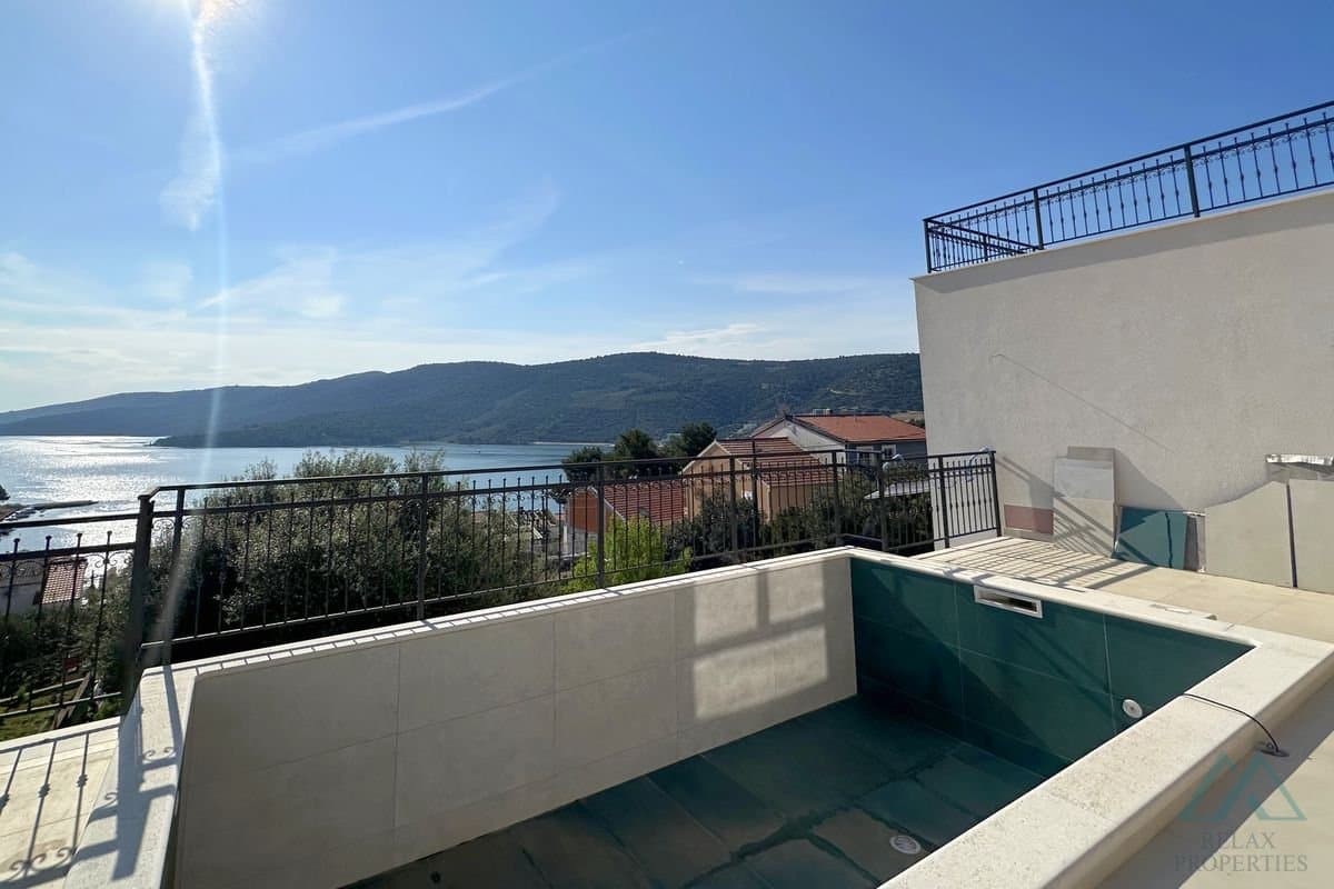 Novostavba domu s bazénom a výhľadom na more Marina, Chorvátsko - 3
