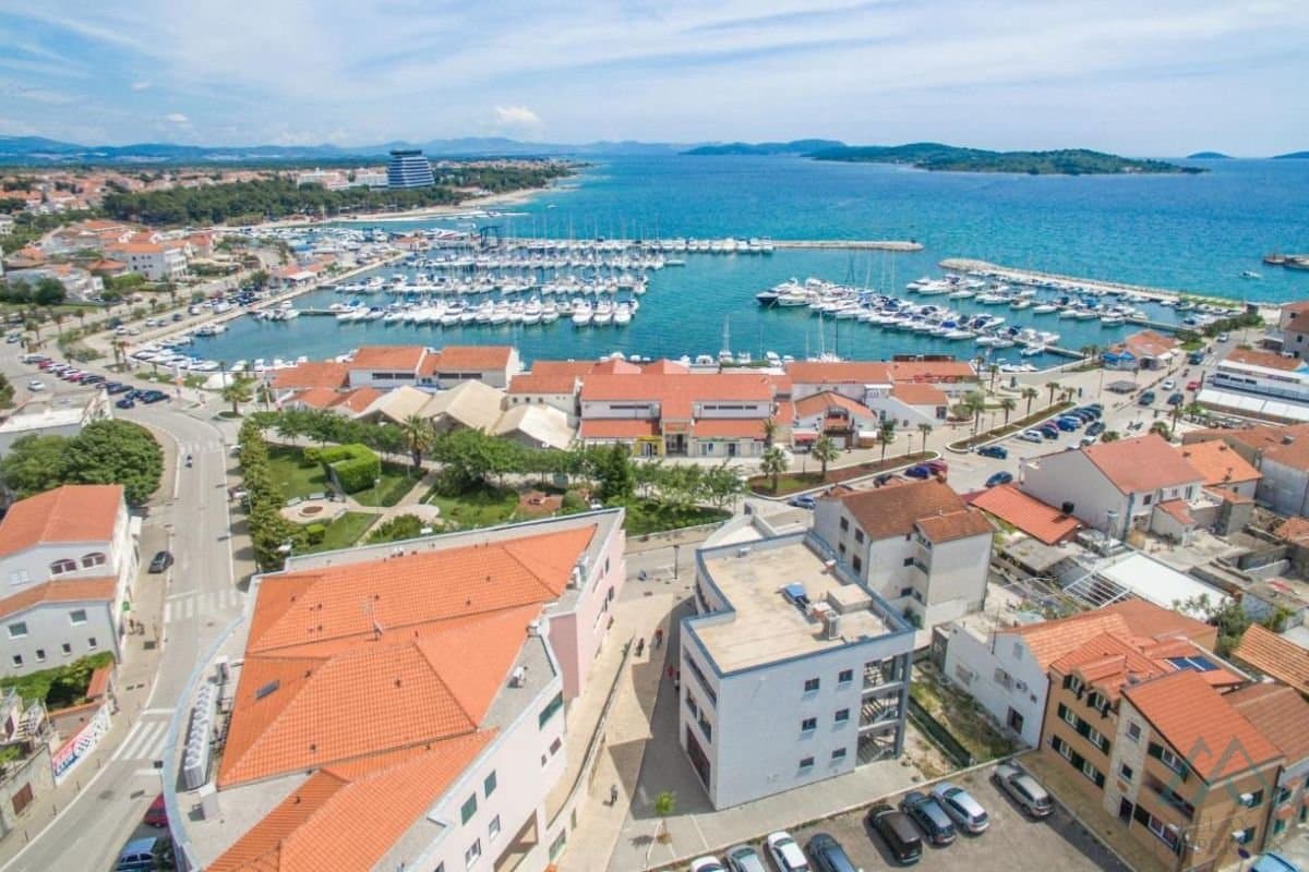 Apartmánový dom na predaj, len 100m od mora, Vodice, Chorvátsko - 1