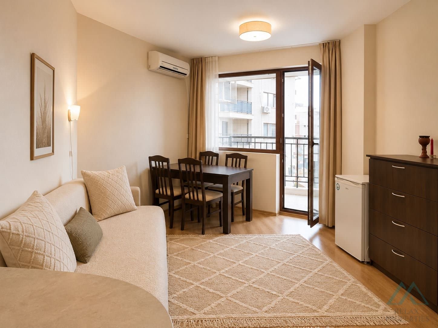 Zariadený 2-izbový apartmán s výhľadom na bazén v centre Slnečného pobrežia - 4