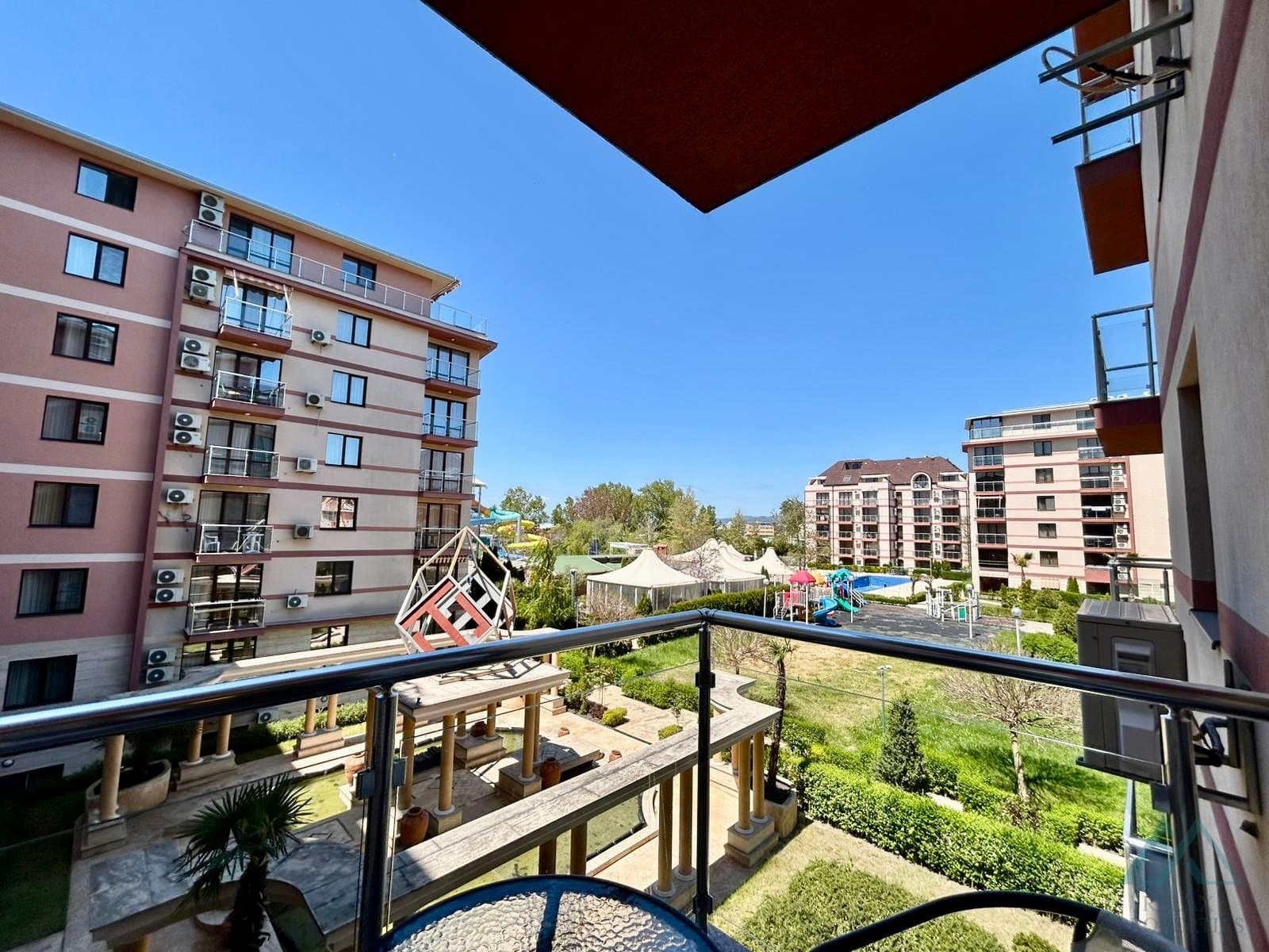 Skvelá cena! Apartmán s výhľadom na bazén v Tarsis Club & SPA, Slnečné pobrežie - 3