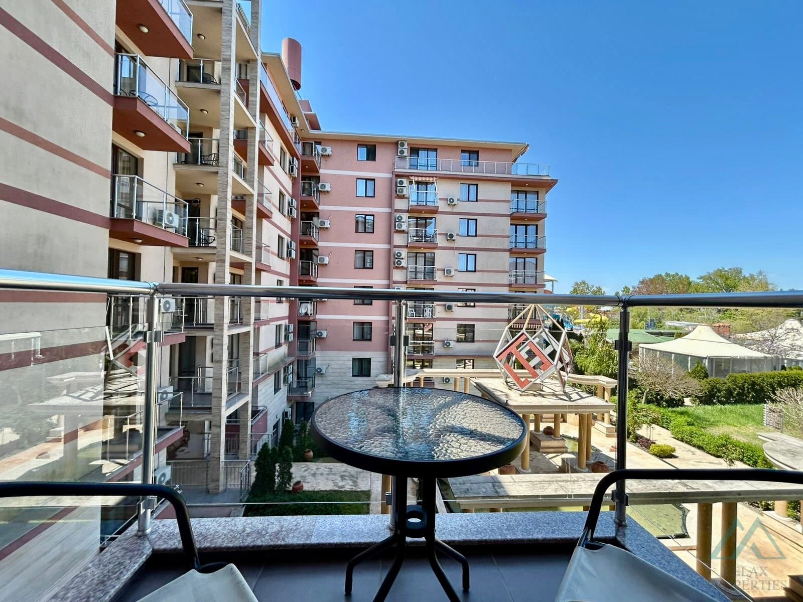 Skvelá cena! Apartmán s výhľadom na bazén v Tarsis Club & SPA, Slnečné pobrežie - 4