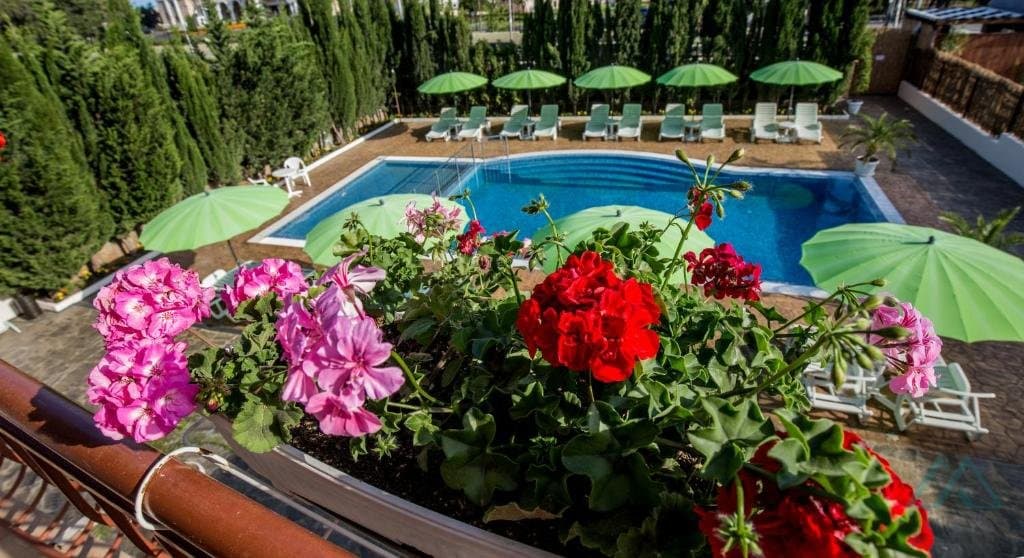 2-izbový apartmán s výhľadom na bazén, 300 m od mora – Sveti Vlas - 2