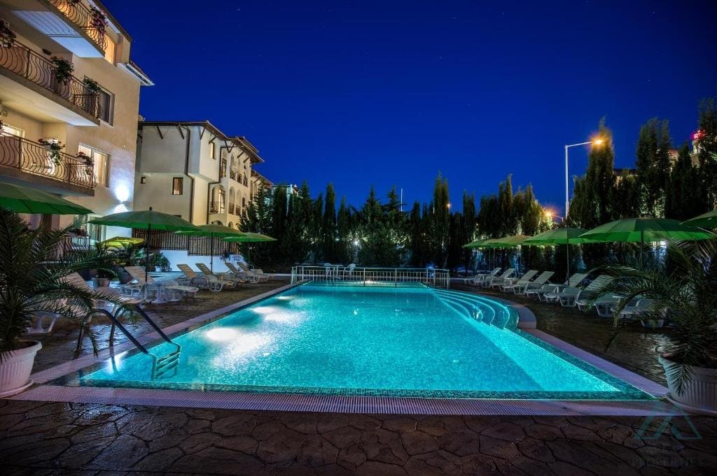 2-izbový apartmán s výhľadom na bazén, 300 m od mora – Sveti Vlas - 3