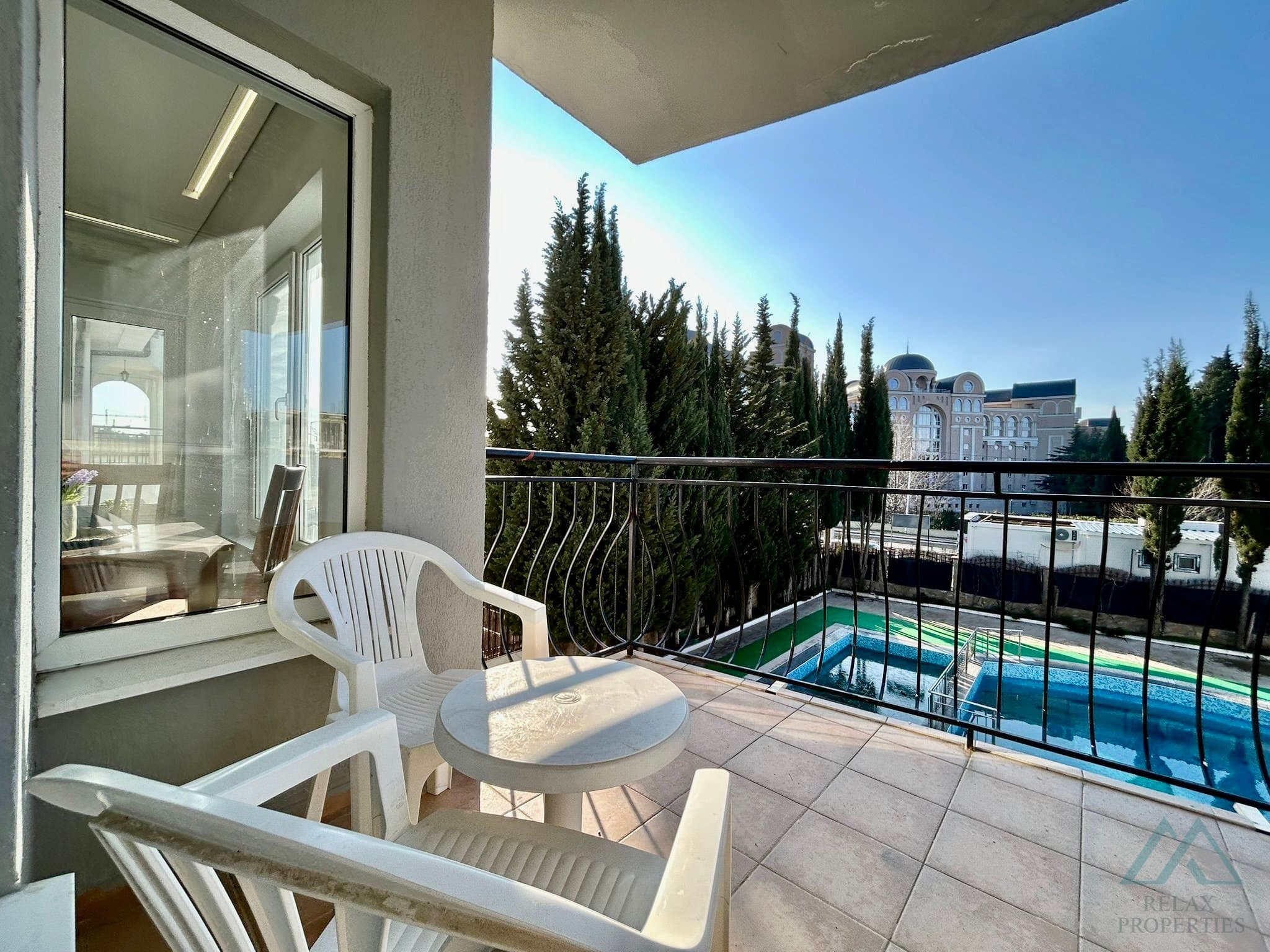 2-izbový apartmán s výhľadom na bazén, 300 m od mora – Sveti Vlas - 4