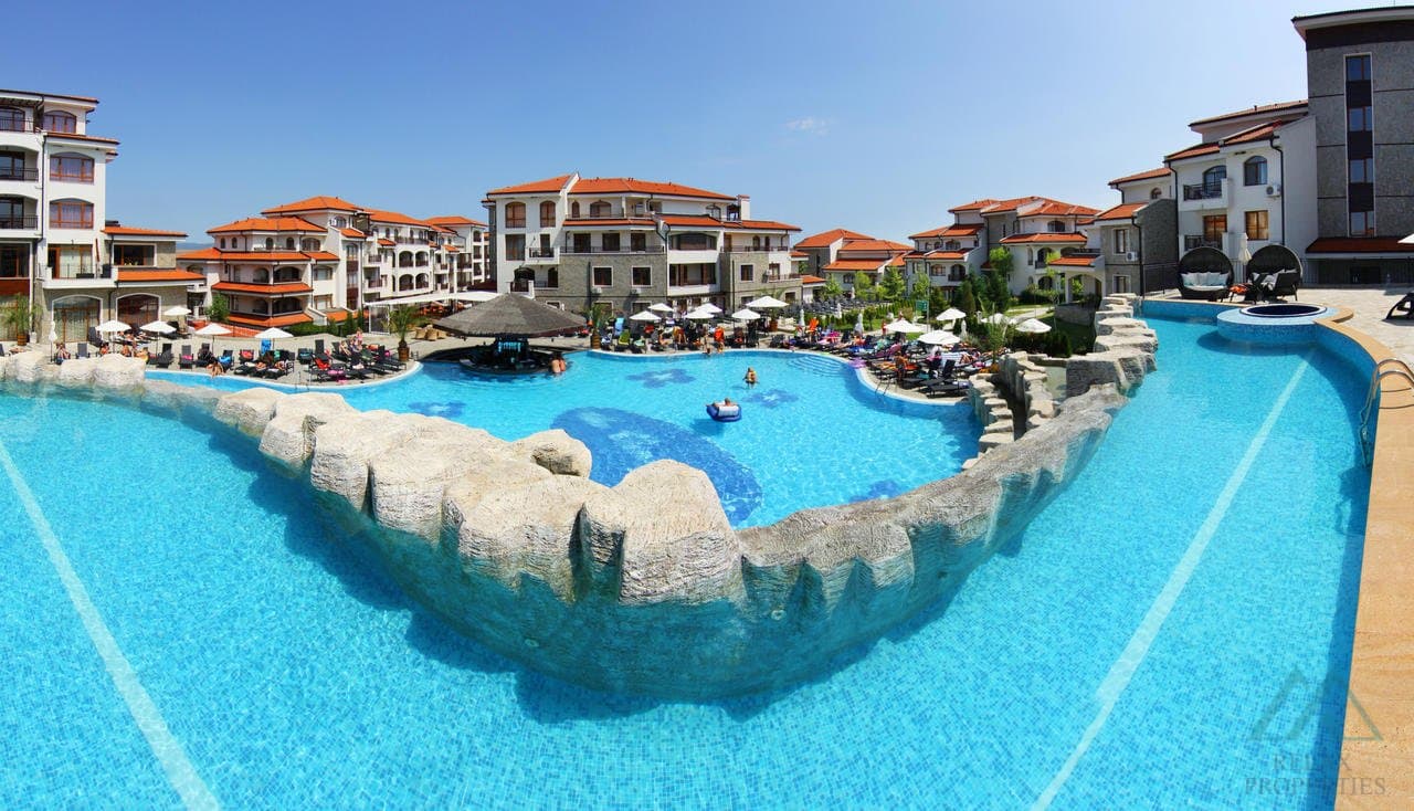 Svetlý 2- izbový apartmán s výhľadom na bazén, 4* Vineyards SPA Resort, Aheloy - 1