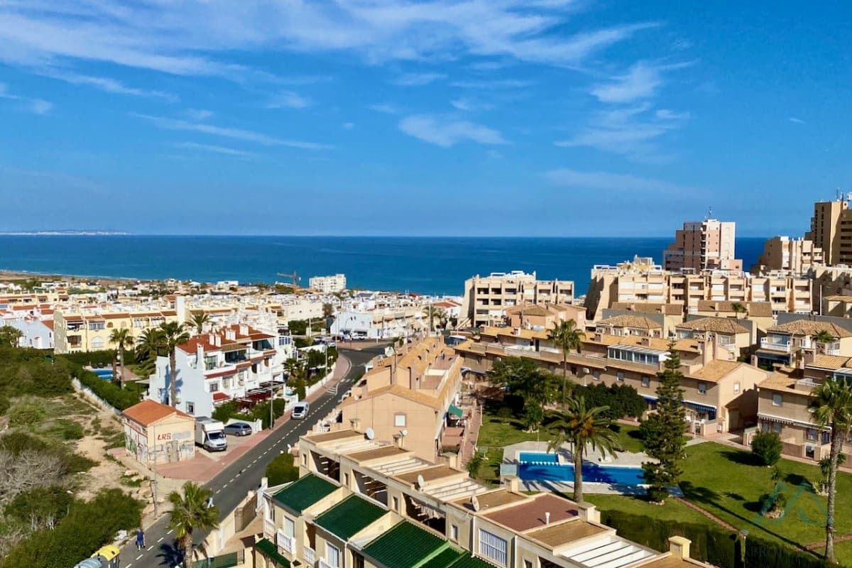 Apartmán s presklenou terasou a výhľadom na more v komplexe Torresol, La Mata, Španielsko - 3