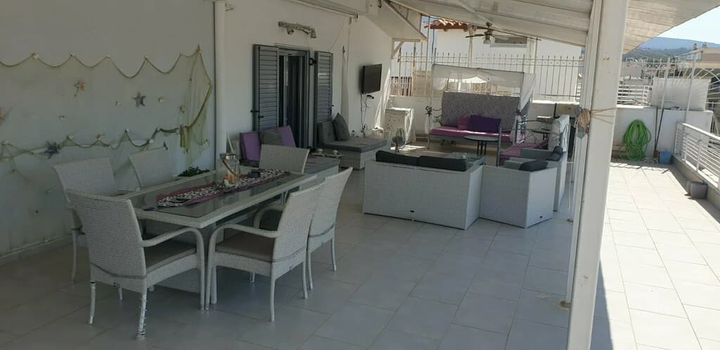 Apartmán s veľkou terasou v známom letovisku Loutraki, Peloponéz - 1
